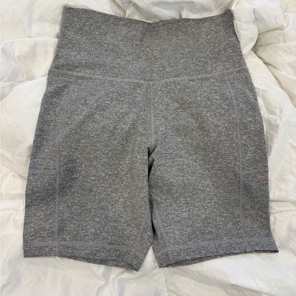 Vuori Women's Heather Gray Biker Shorts